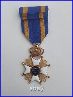 Ordre du Lion des Pays Bas, chevalier en or et émail, modèle ancien, 44x70 mm
