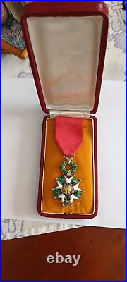 RARE médaille légion d'honneur garnie de 3 petits diamants taillés rose et hol