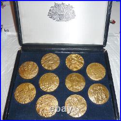 Rare Medaille Un Coffret De DIX Médailles Militaire Rhin Et Danube En Bronze