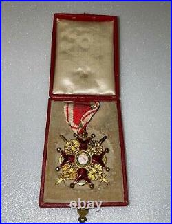 Rare croix de l'ordre de Saint Stanislas à titre militaire avec ecrin (Russie)