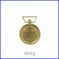 Rare médaille de la résistance en or, surplombée d'un diamant. Poinçon tête