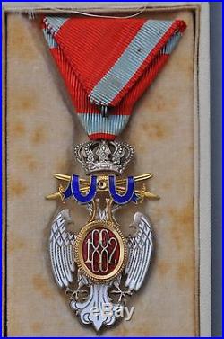 Serbie Ordre de l'Aigle Blanc, chevalier militaire, dans son écrin