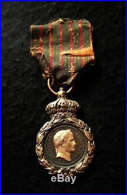 Splendide médaille de Sainte-Hélène façon bijoutier avec son ruban d'origine