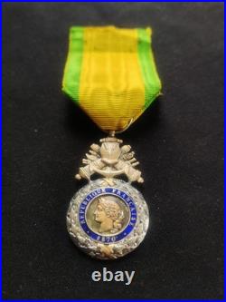Superbe Et Rare Médaille Militaire Dite De Versailles, Des Versaillais, Monobloc