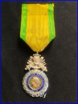 Superbe Et Rare Médaille Militaire Dite De Versailles, Des Versaillais, Monobloc