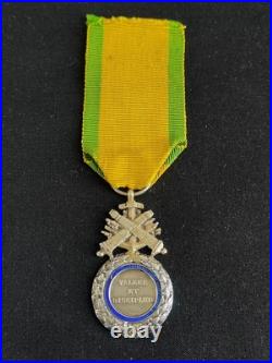 Superbe Et Rare Médaille Militaire Dites Des Versaillais Versailles Monobloc +++