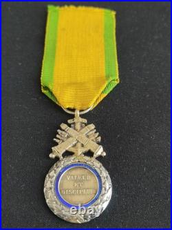 Superbe Et Rare Médaille Militaire Dites Des Versaillais Versailles Monobloc +++