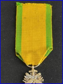 Superbe Et Rare Médaille Militaire Dites Des Versaillais Versailles Monobloc +++