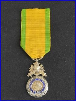 Superbe Et Rare Médaille Militaire Dites Des Versaillais Versailles Monobloc +++