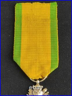 Superbe Et Rare Médaille Militaire Dites Des Versaillais Versailles Monobloc +++