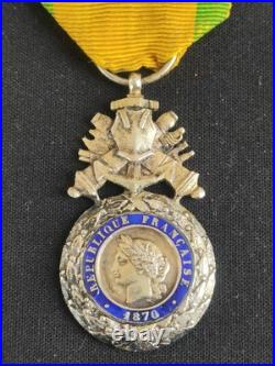 Superbe Et Rare Médaille Militaire Dites Des Versaillais Versailles Monobloc +++