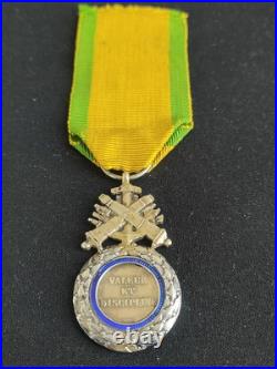 Superbe Et Rare Médaille Militaire Dites Des Versaillais Versailles Monobloc +++