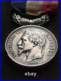 Superbe Médaille Attribuée 1861 Napoléon III Actes Dévouement 2nd Empire Barre