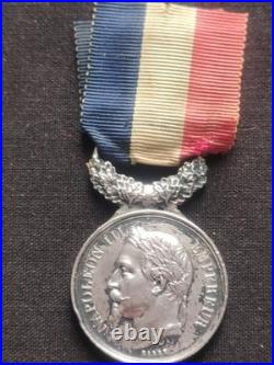 Superbe Médaille Attribuée 1861 Napoléon III Actes Dévouement 2nd Empire Barre