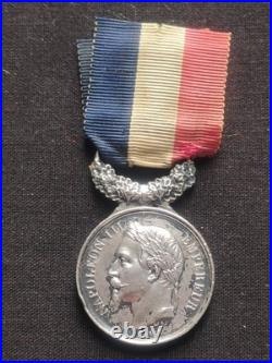 Superbe Médaille Attribuée 1861 Napoléon III Actes Dévouement 2nd Empire Barre