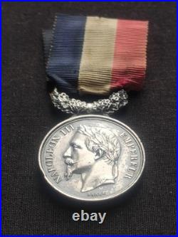 Superbe Médaille Attribuée 1861 Napoléon III Actes Dévouement 2nd Empire Barre