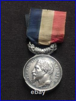Superbe Médaille Attribuée 1861 Napoléon III Actes Dévouement 2nd Empire Barre