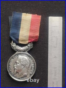 Superbe Médaille Attribuée 1861 Napoléon III Actes Dévouement 2nd Empire Barre