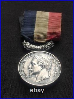 Superbe Médaille Attribuée 1861 Napoléon III Actes Dévouement 2nd Empire Barre