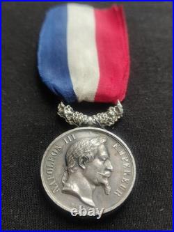 Superbe Médaille Attribuée 1864 Napoléon III Actes Dévouement 2nd Empire Barre