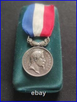 Superbe Médaille Attribuée 1864 Napoléon III Actes Dévouement 2nd Empire Barre