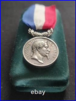 Superbe Médaille Attribuée 1864 Napoléon III Actes Dévouement 2nd Empire Barre