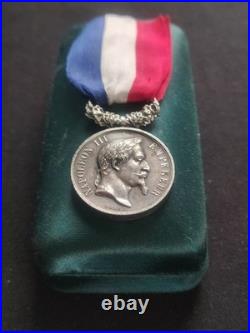 Superbe Médaille Attribuée 1864 Napoléon III Actes Dévouement 2nd Empire Barre Superbe Médaille Attribuée 1864 Napoléon III Actes Dévouement 2nd Empire Barre