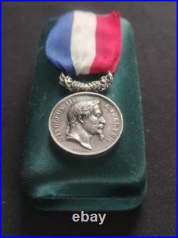 Superbe Médaille Attribuée 1864 Napoléon III Actes Dévouement 2nd Empire Barre