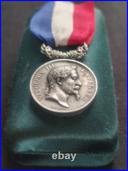 Superbe Médaille Attribuée 1864 Napoléon III Actes Dévouement 2nd Empire Barre