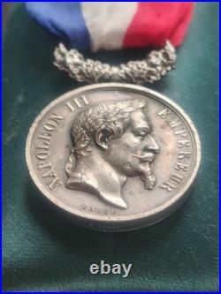 Superbe Médaille Attribuée 1864 Napoléon III Actes Dévouement 2nd Empire Barre