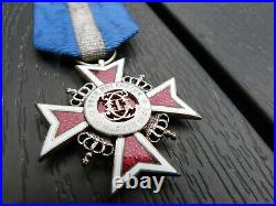 Superbe medaille Chevalier de l'ordre de la Couronne Roumanie III république