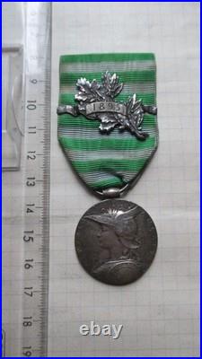 Superbe médaille argent campagne de MADAGASCAR 1895 bélière olive originale