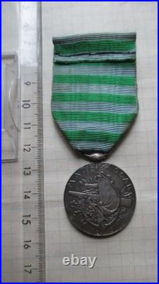 Superbe médaille argent campagne de MADAGASCAR 1895 bélière olive originale