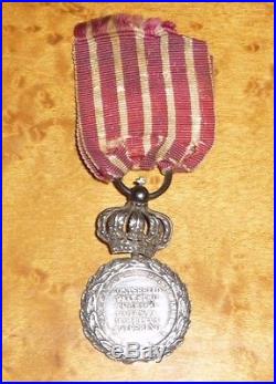 Très rare médaille d'Italie, 1er type avec couronne