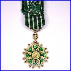 Très rare médaille miniature d'officier de l'ordre des arts et des lettres en or